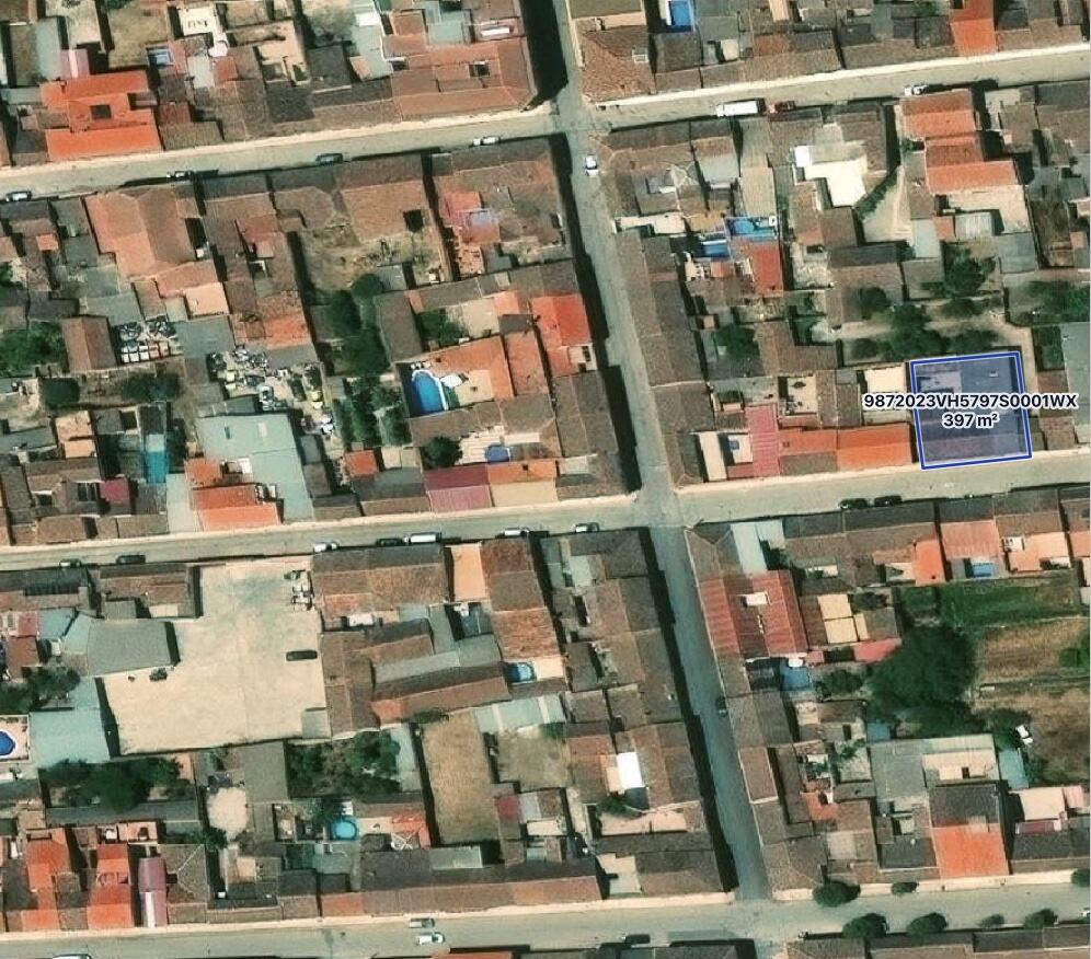 Parcela 9872023VH5797S0001WX de Santa Cruz de Mudela dibujada por Parcel GPS en QGIS 4 sobre imagen de satélite, con la referencia y 397 m² como etiqueta