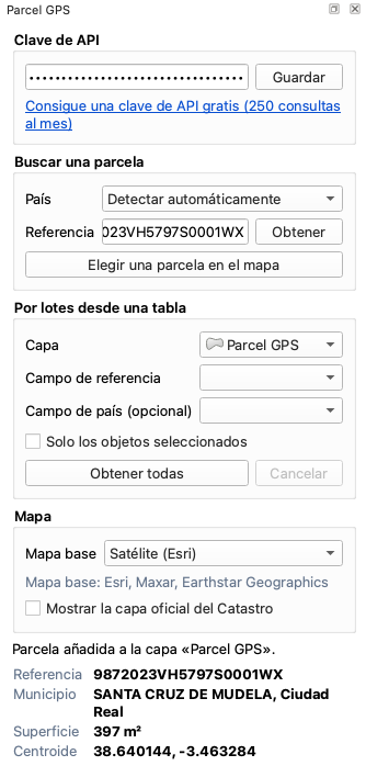 Panel de Parcel GPS en QGIS con la clave de API, la búsqueda por referencia, el lote desde una tabla y el selector de mapa base